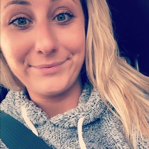 Meet your Posher, Hilary